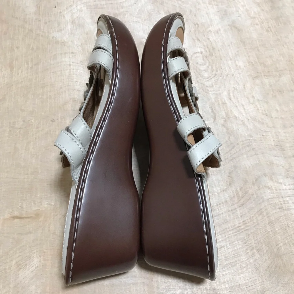 Born Leather Wedges Sandals Size 10 White Flowers